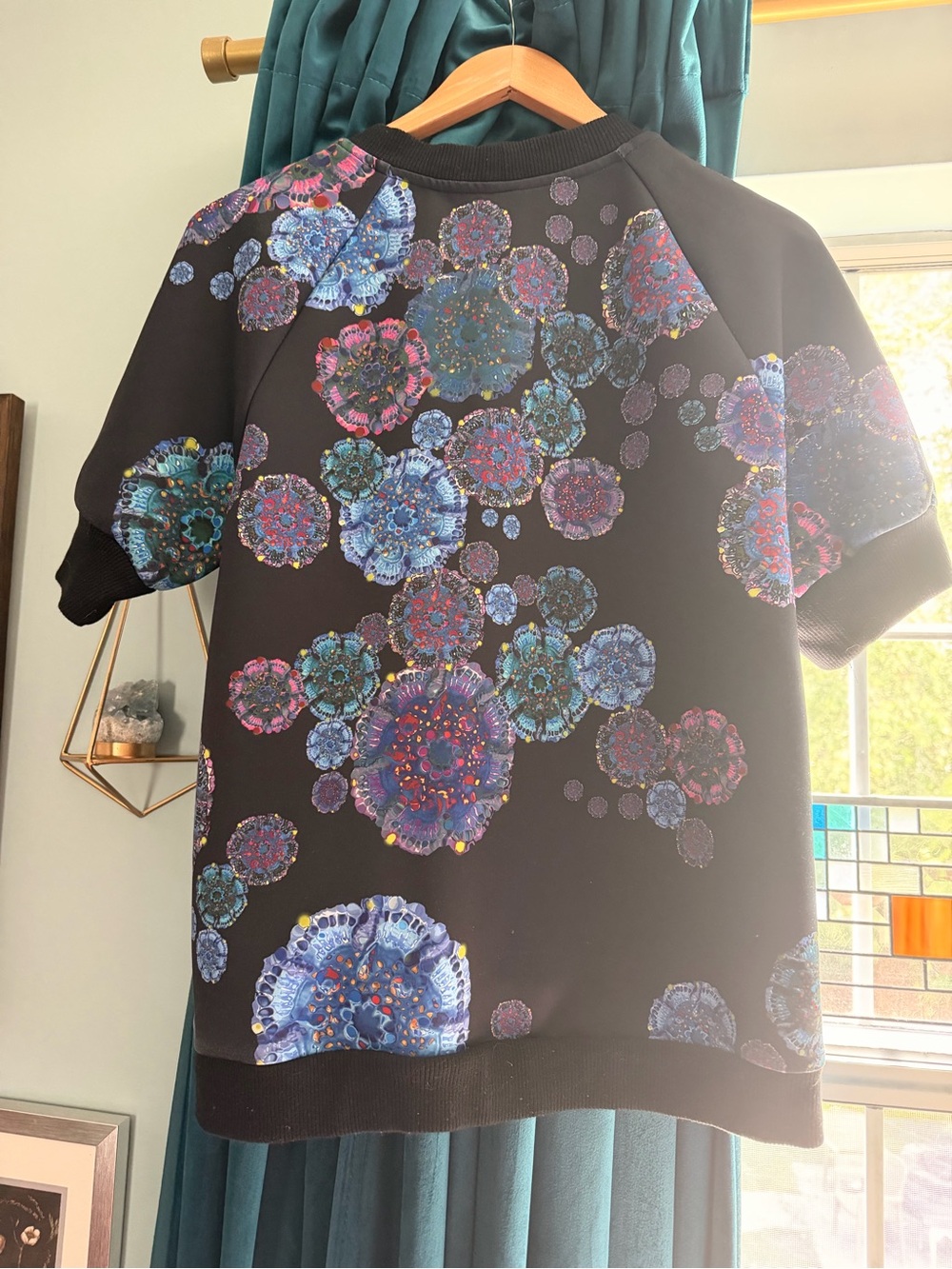 Cynthia Rowley Black Short-Sleeve Floral Medallion Sweatshirt Small - Picture 2 of 4
